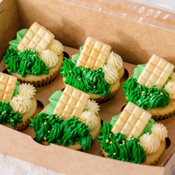 GREEN AND GOLD CUPCAKES