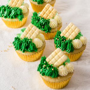 GREEN AND GOLD CUPCAKES