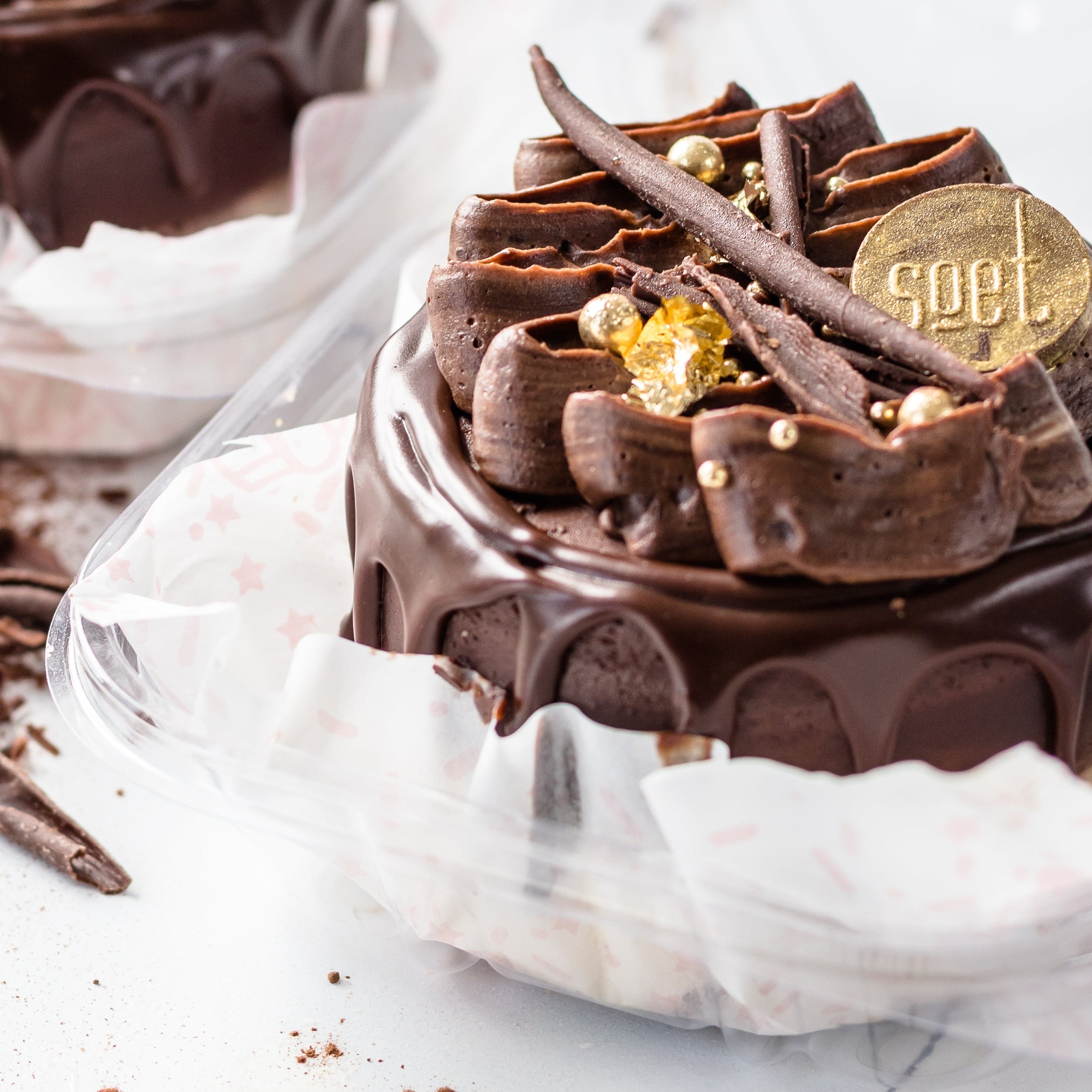 BELGIAN CHOCOLATE DREAM CAKE (TIN)