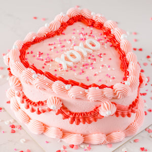 HEART-SHAPED VINTAGE PINK CAKE