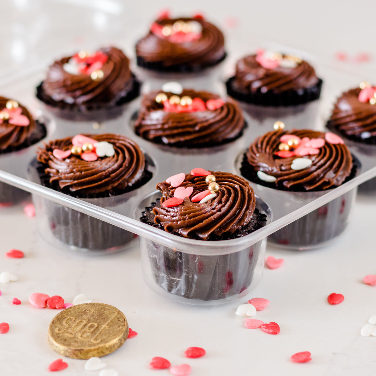 "SOET CELEBRATION" MINI HEART CHOCOLATE CUPCAKES (9)