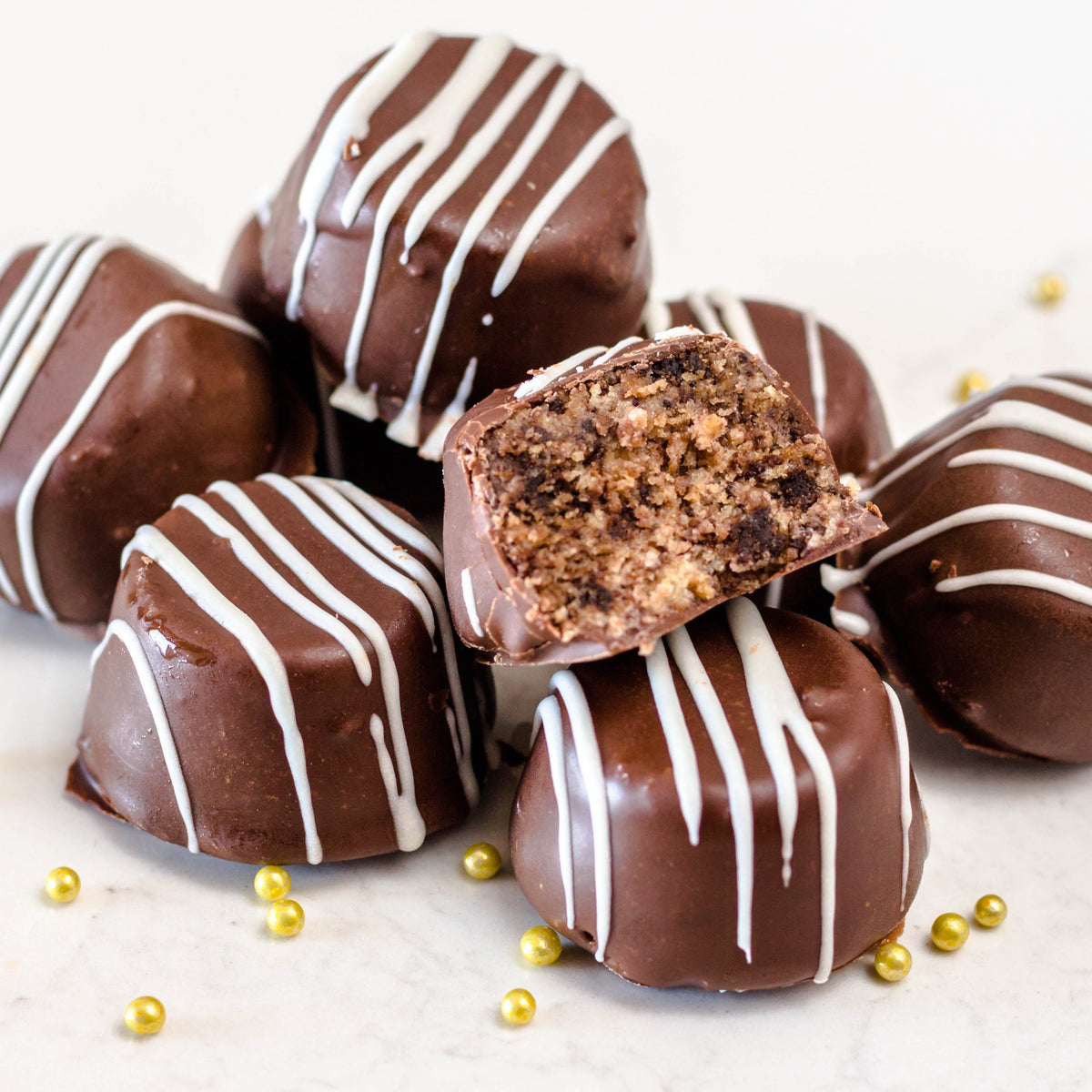 VANILLA AND CHOCOLATE CAKE KISSES (8pc)