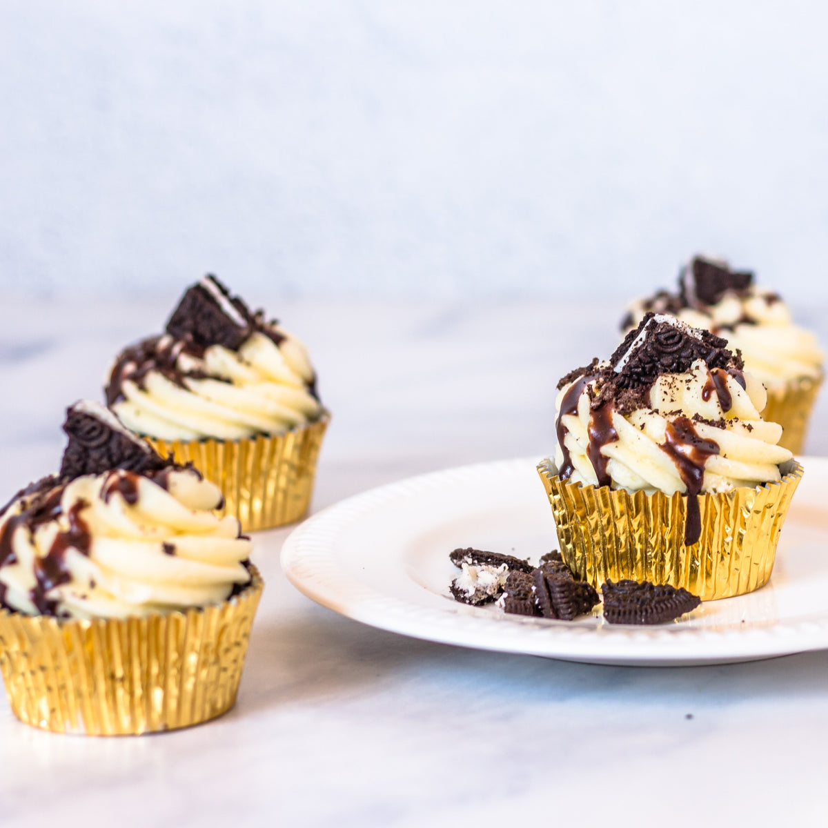 6 Small Chocolate Oreo cupcakes