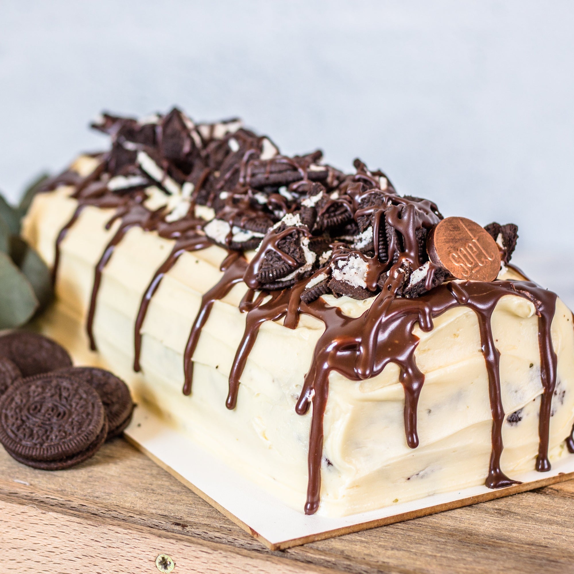 Oreo log cake