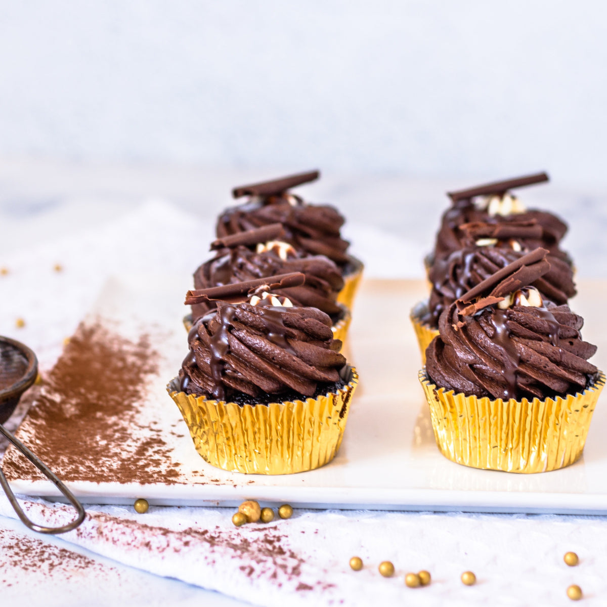 6 Small moist chocolate cupcakes